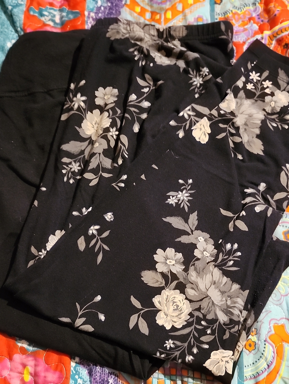 Old Navy 2 pr. Black & Floral Knit Leggings Sz XXL